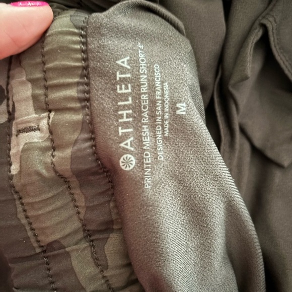 Athleta Camo Women's Shorts sz M - Picture 5 of 5